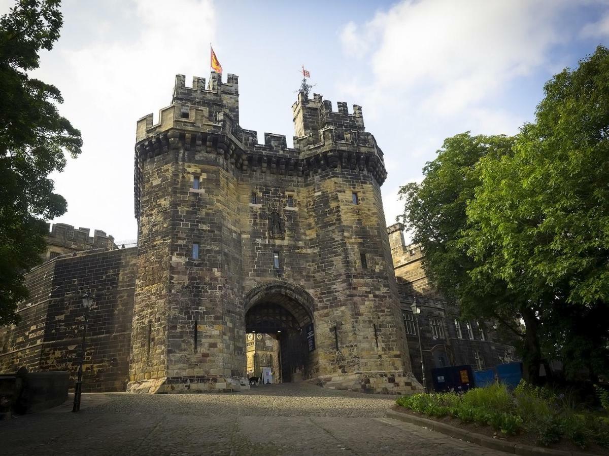 Villa Castle View Lancaster Exterior foto