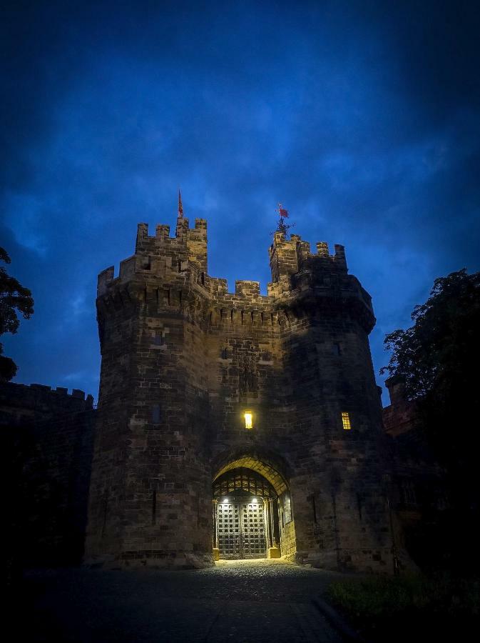 Villa Castle View Lancaster Exterior foto